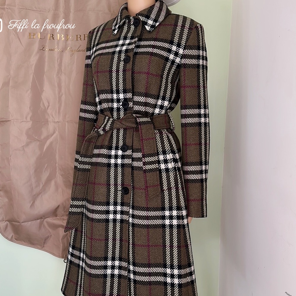 Authentic Burberry coat - Picture 11 of 16